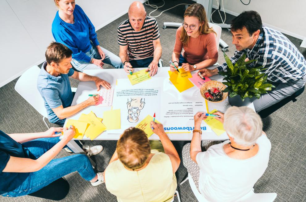 Onderzoekers en eindgebruikers rond de tafel