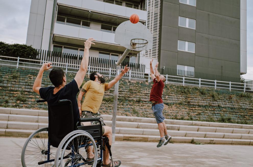 In rolstoel basket