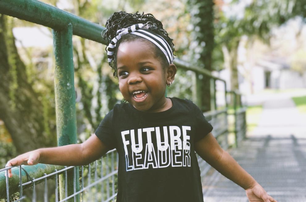 Kindje met een t-shirt waarop staat future leader